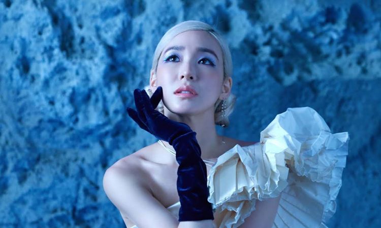 ชม Tiffany Young คัฟเวอร์เพลง All I Want For Christmas Is You ของ Maria